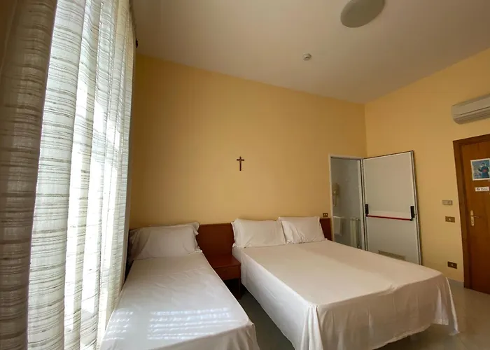 Casa Per Ferie Suore Salesiane Dei Sacri Cuori Oda ve Kahvaltı 4*